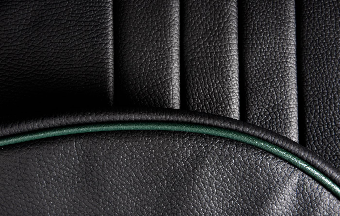 Ledersitzbezüge
Leather seat covers
Housses de siège en cuir
L