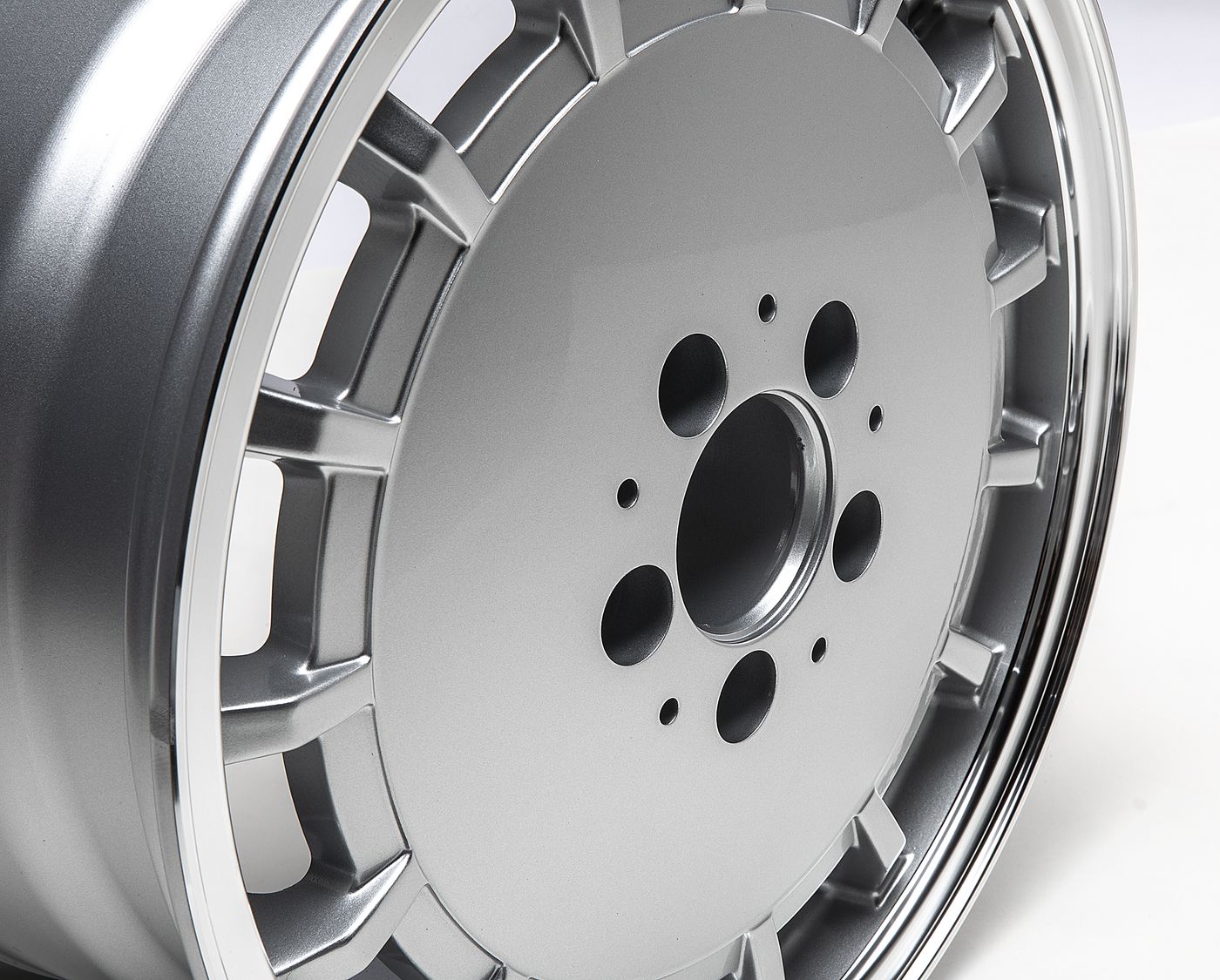 Leichtmetallrad
Alloy wheel
Jante en alliage
Felgi z lekkich met