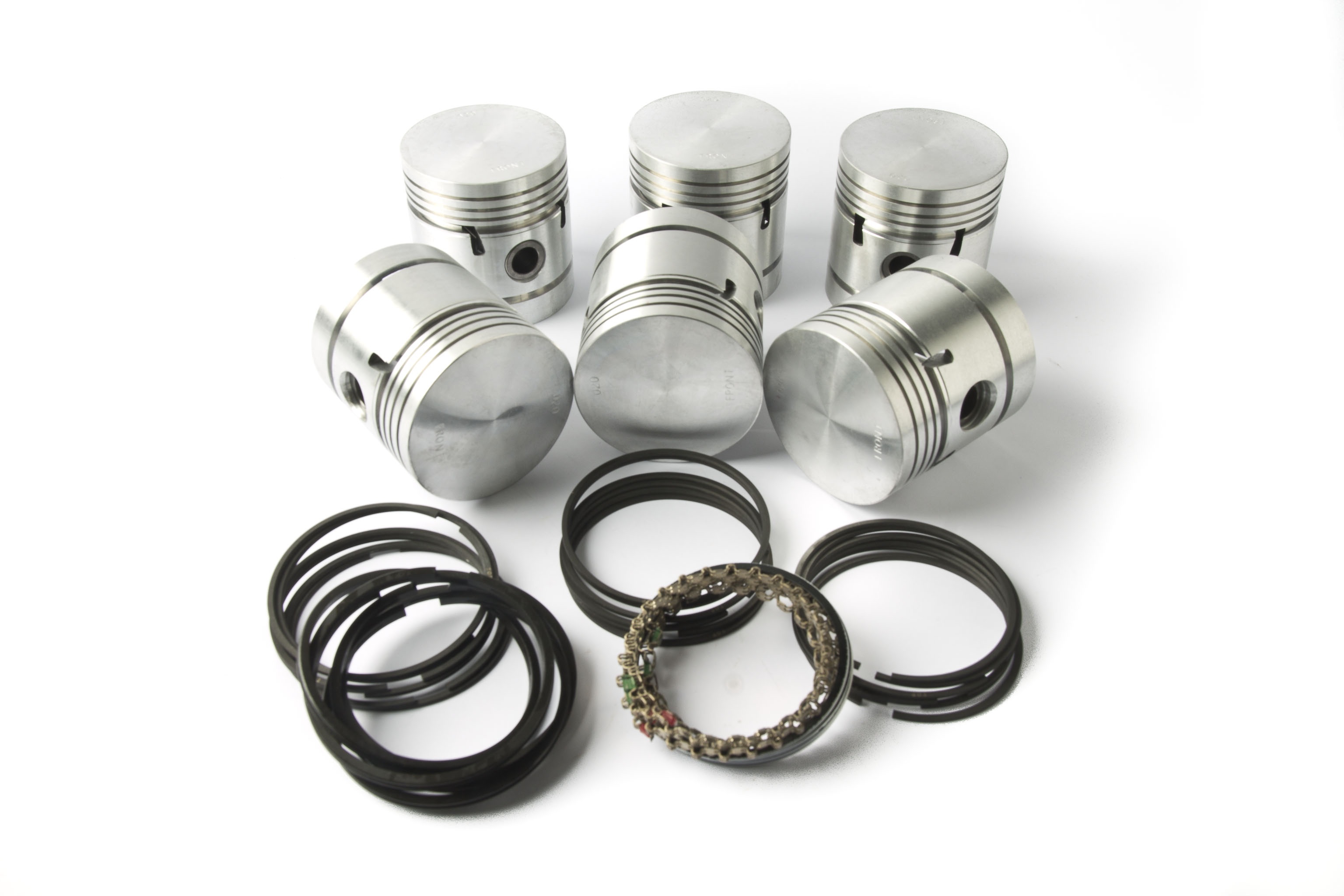 Kolbensatz
Piston set
Set de pistons
Zestaw tłoków
Zuiger 