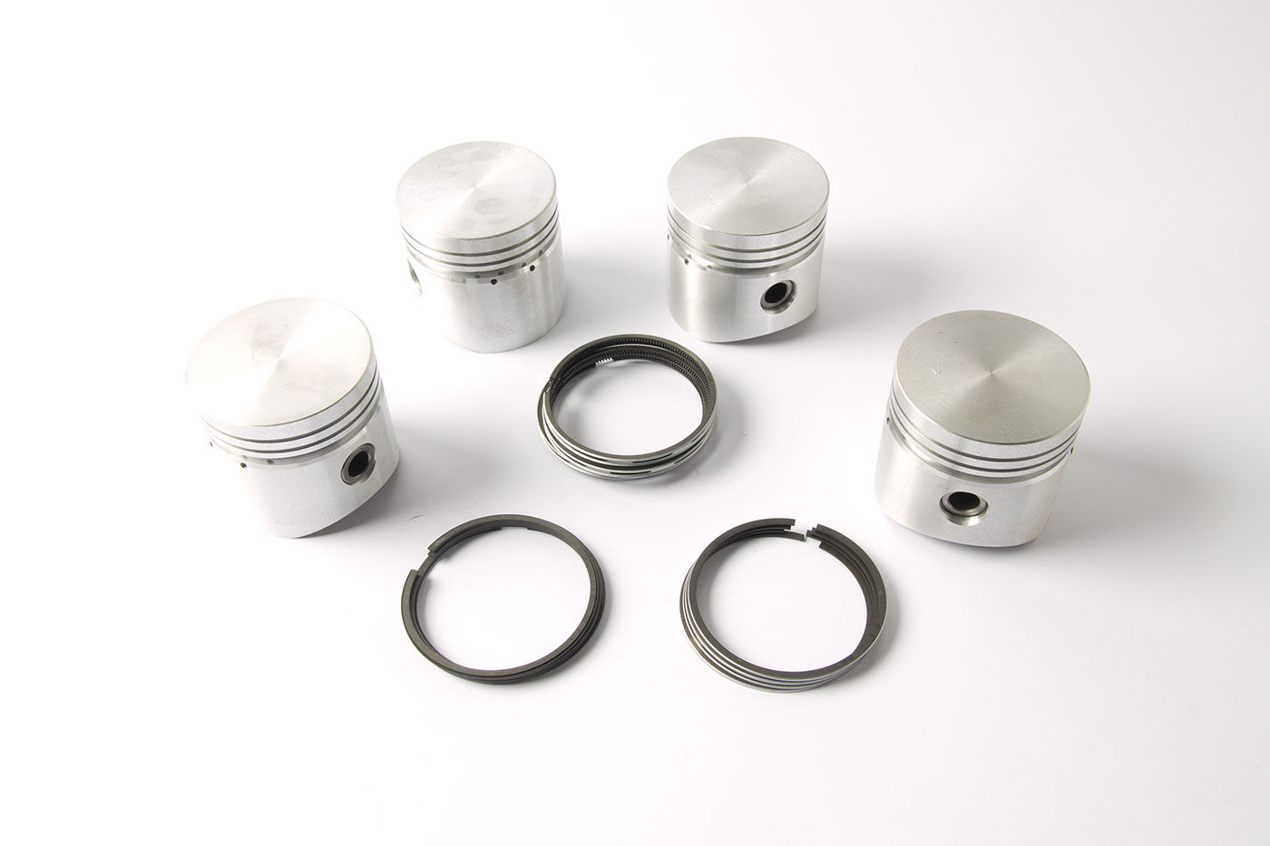 Kolbensatz
Piston set
Set de pistons
Zestaw tłoków
Zuiger 