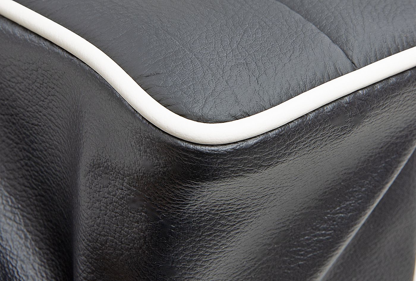 Ledersitzbezüge
Leather seat covers
Housses de siège en cuir
L