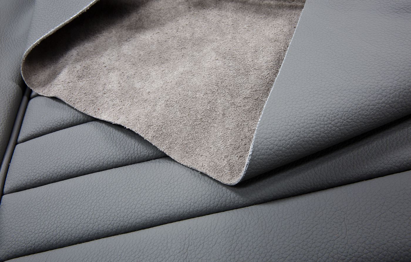 Ledersitzbezüge
Leather seat covers
Housses de siège en cuir
L