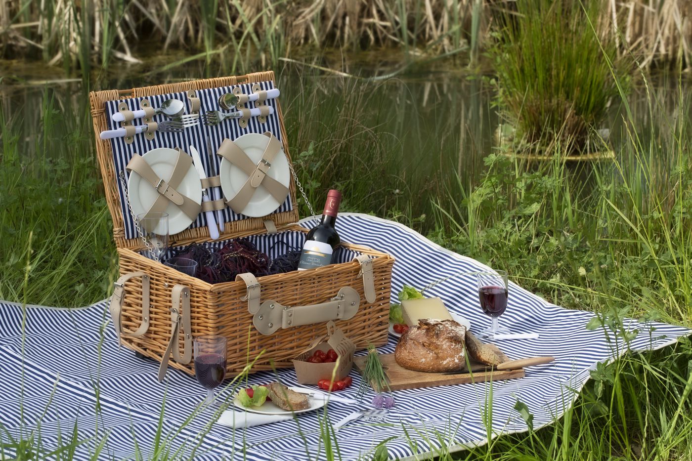 Picknickkorb
Hamper
Panier de pique-nique
Picknickmand
Cesta de 