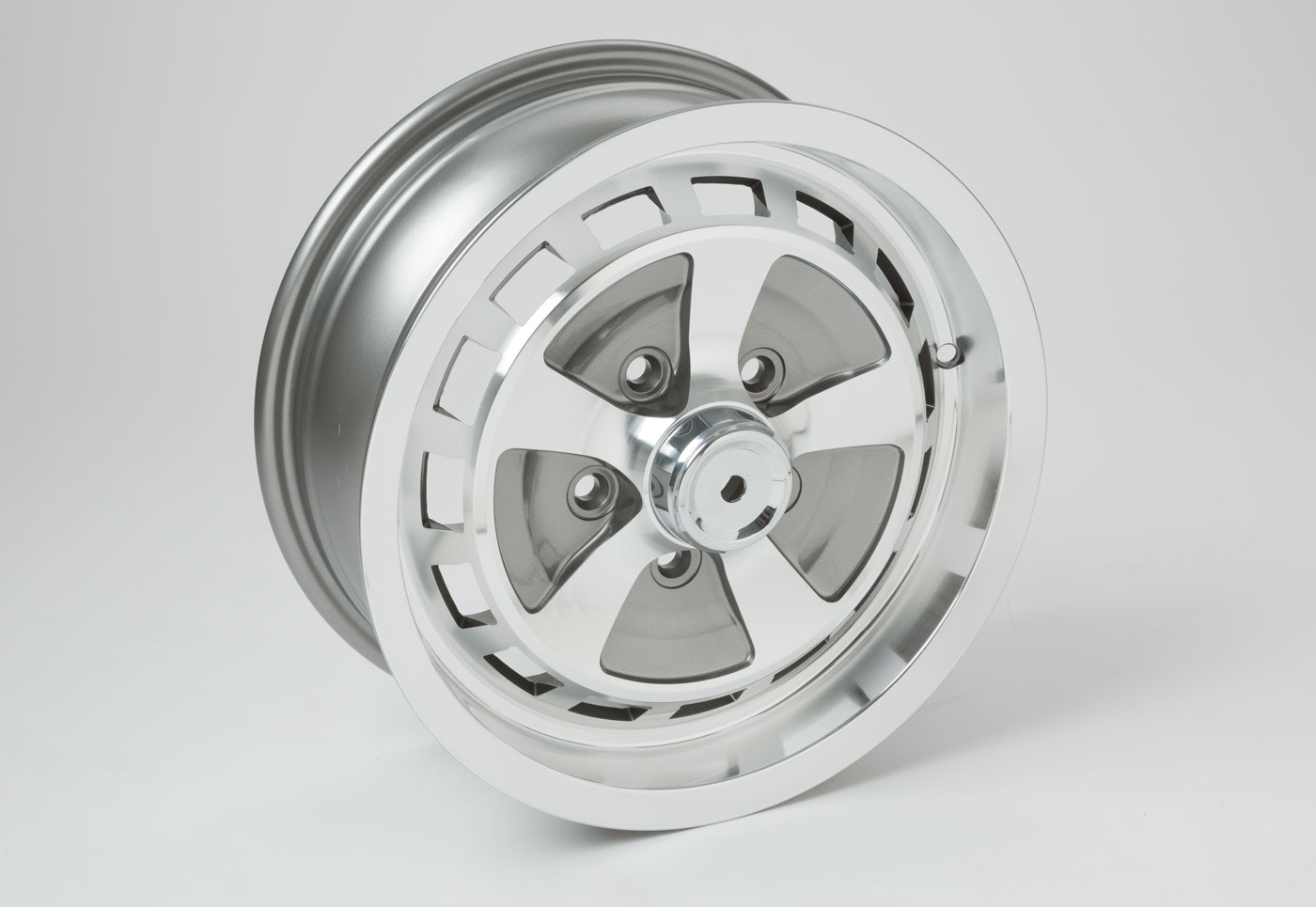 Leichtmetallrad
Alloy wheel
Roue en alliage léger
Felgi z le