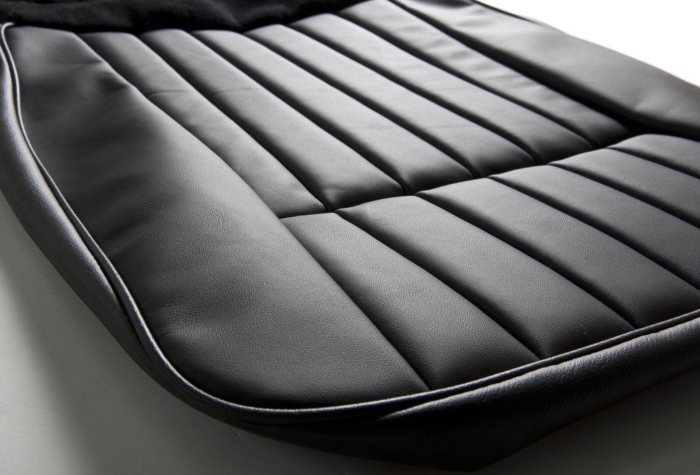 Ledersitzbezüge
Leather seat covers
Housses de siège en cuir
F