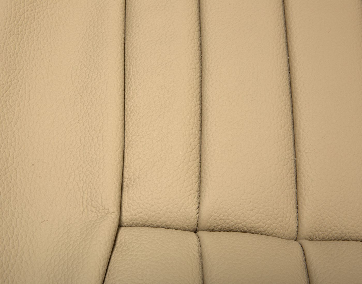 Ledersitzbezüge
Leather seat covers
Housses de siège en cuir
L