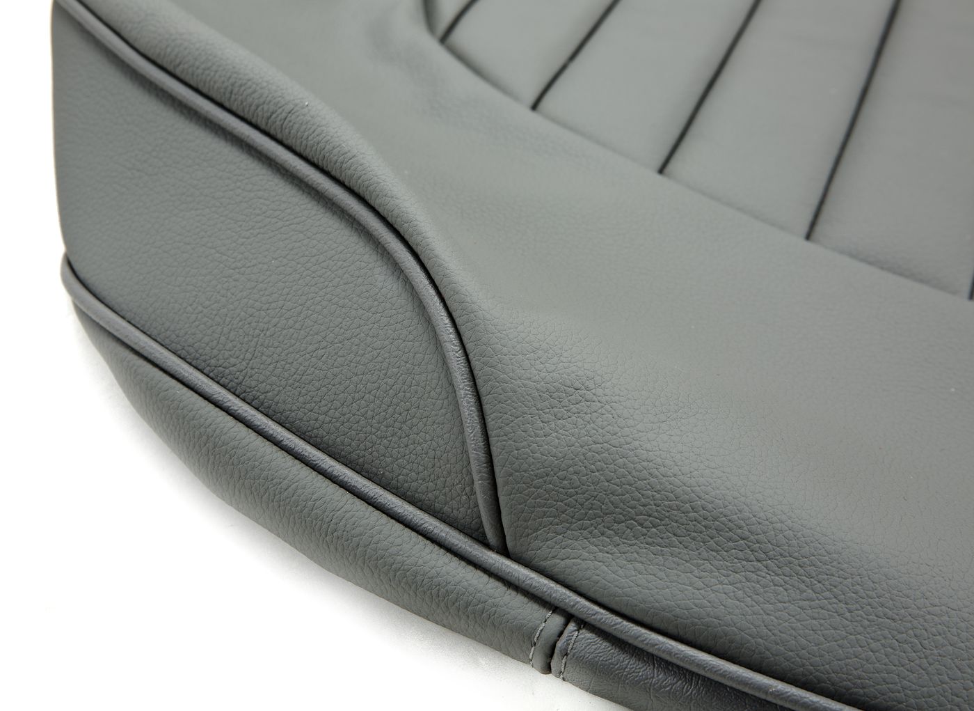 Ledersitzbezüge
Leather seat covers
Housses de siège en cuir
L