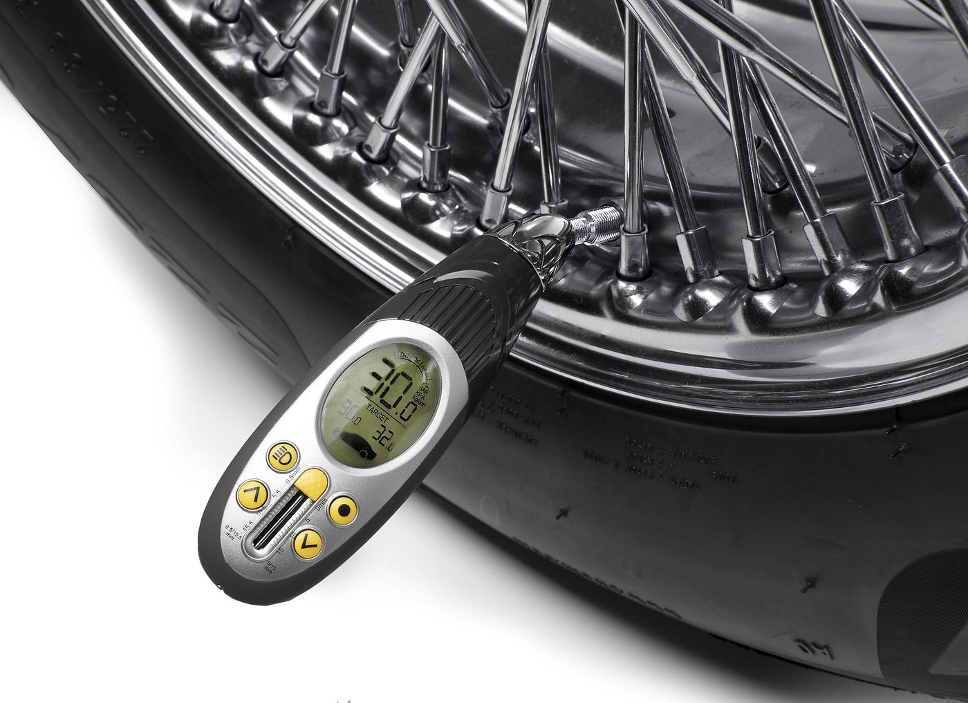 Reifendruckprüfer
Tyre pressure gauge
Instrument de la pression
