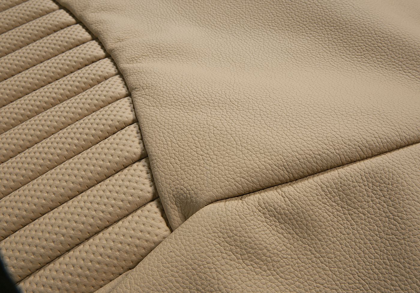 Ledersitzbezüge
Leather seat covers
Housses de siège en cuir
L